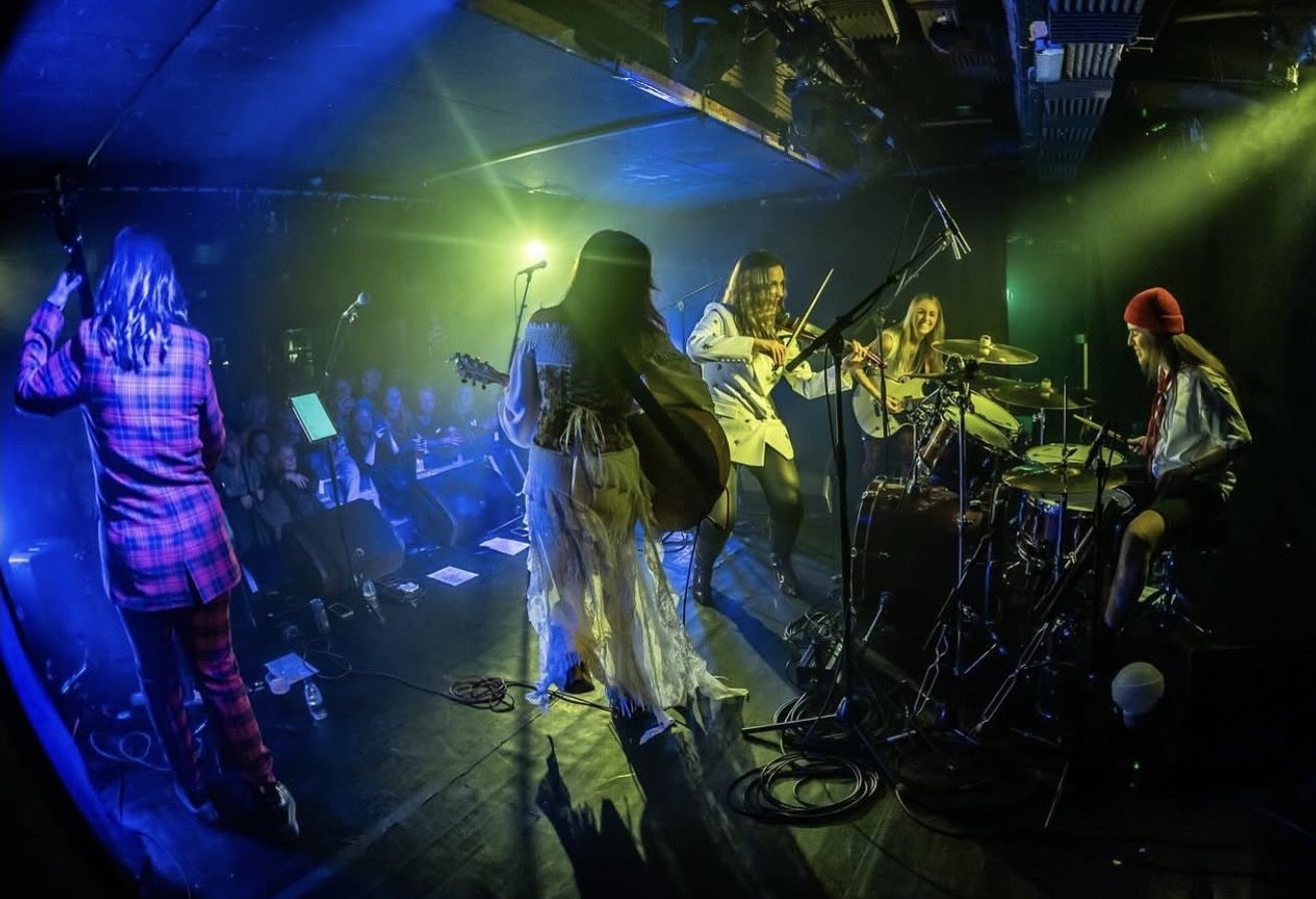 ACB behind the kit with The Laurettes on a club stage
